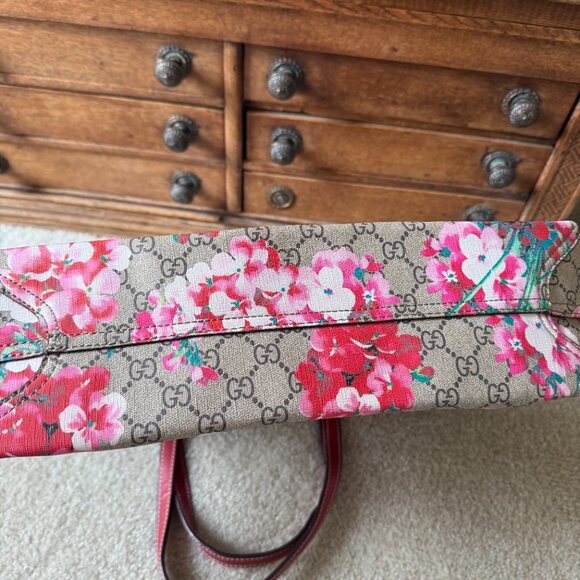 Designer-Inspired Reversible Tote with Pouch - Red Blossom Print - Picture 5 of 8